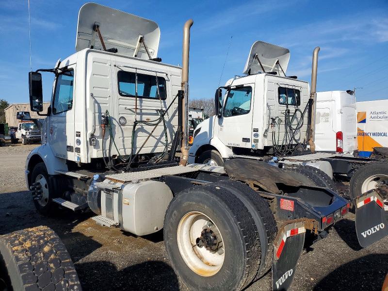 2019 Volvo VNR Semi Truck