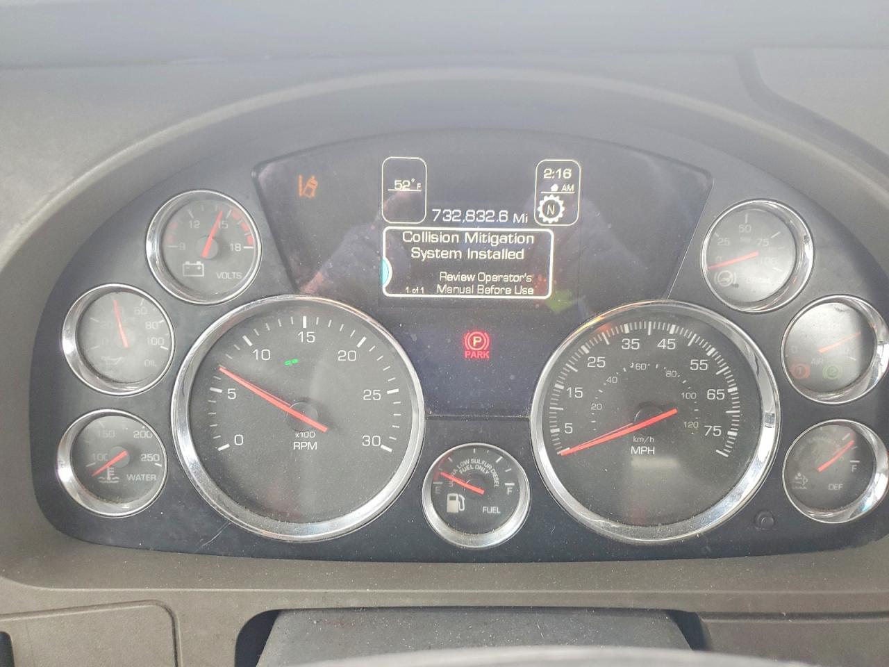 2014 Kenworth T680 Semi Truck