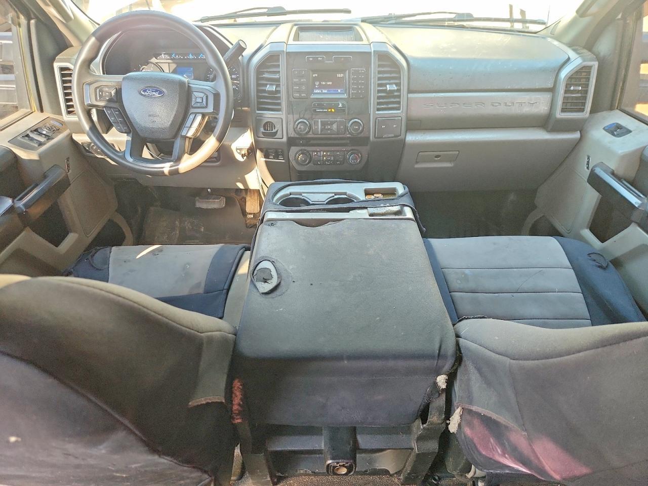 2017 Ford F550 Super Duty Flatbed Truck