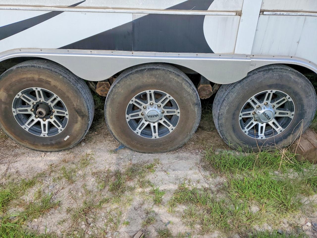 2012 Dutchmen Voltage Camper