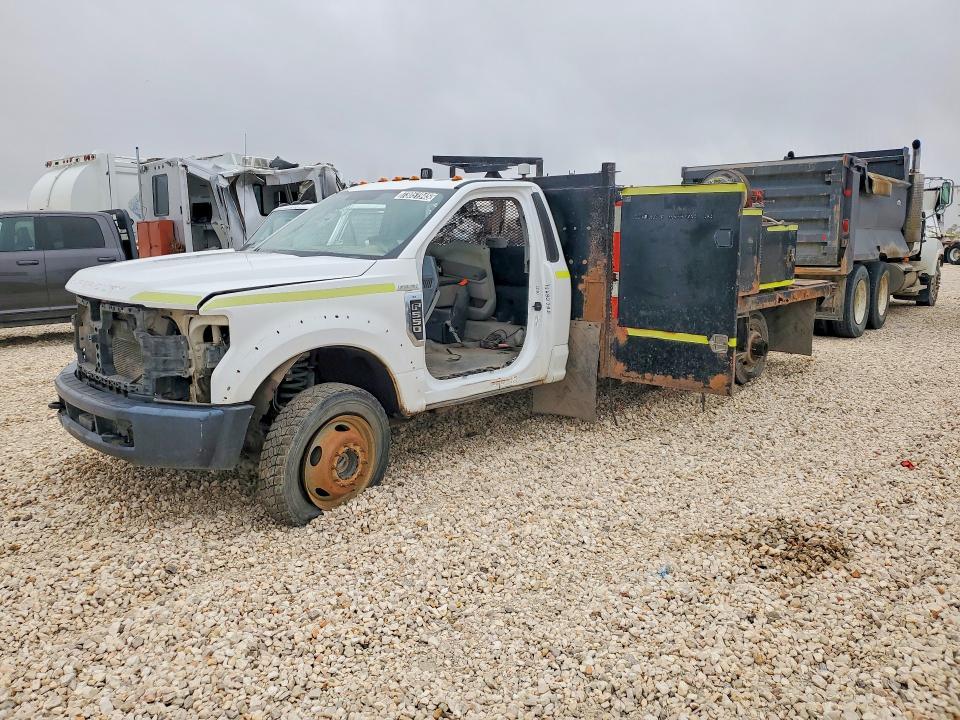 2018 Ford F550 Super Duty Flatbed Truck