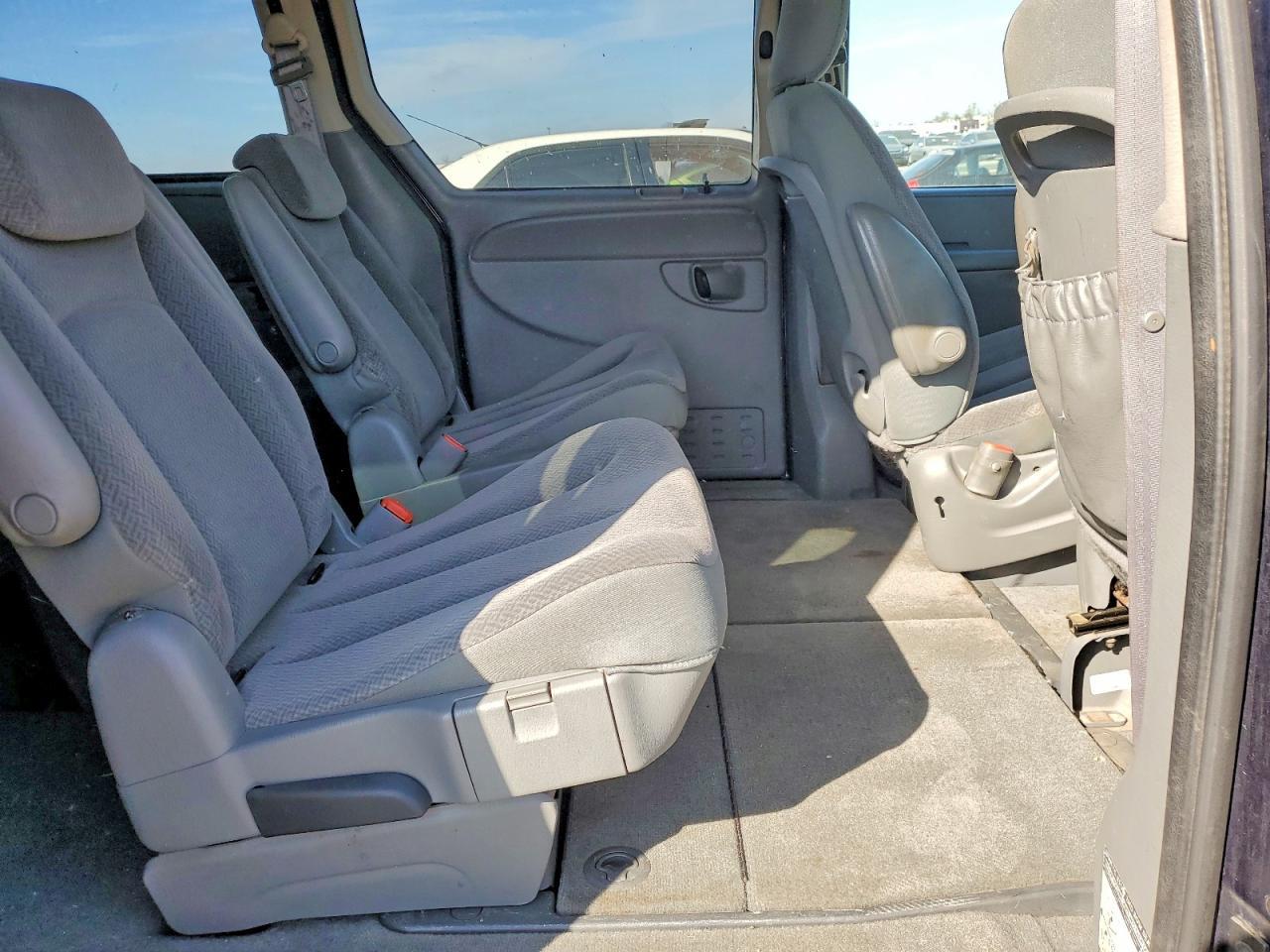 2005 Dodg Caravan se