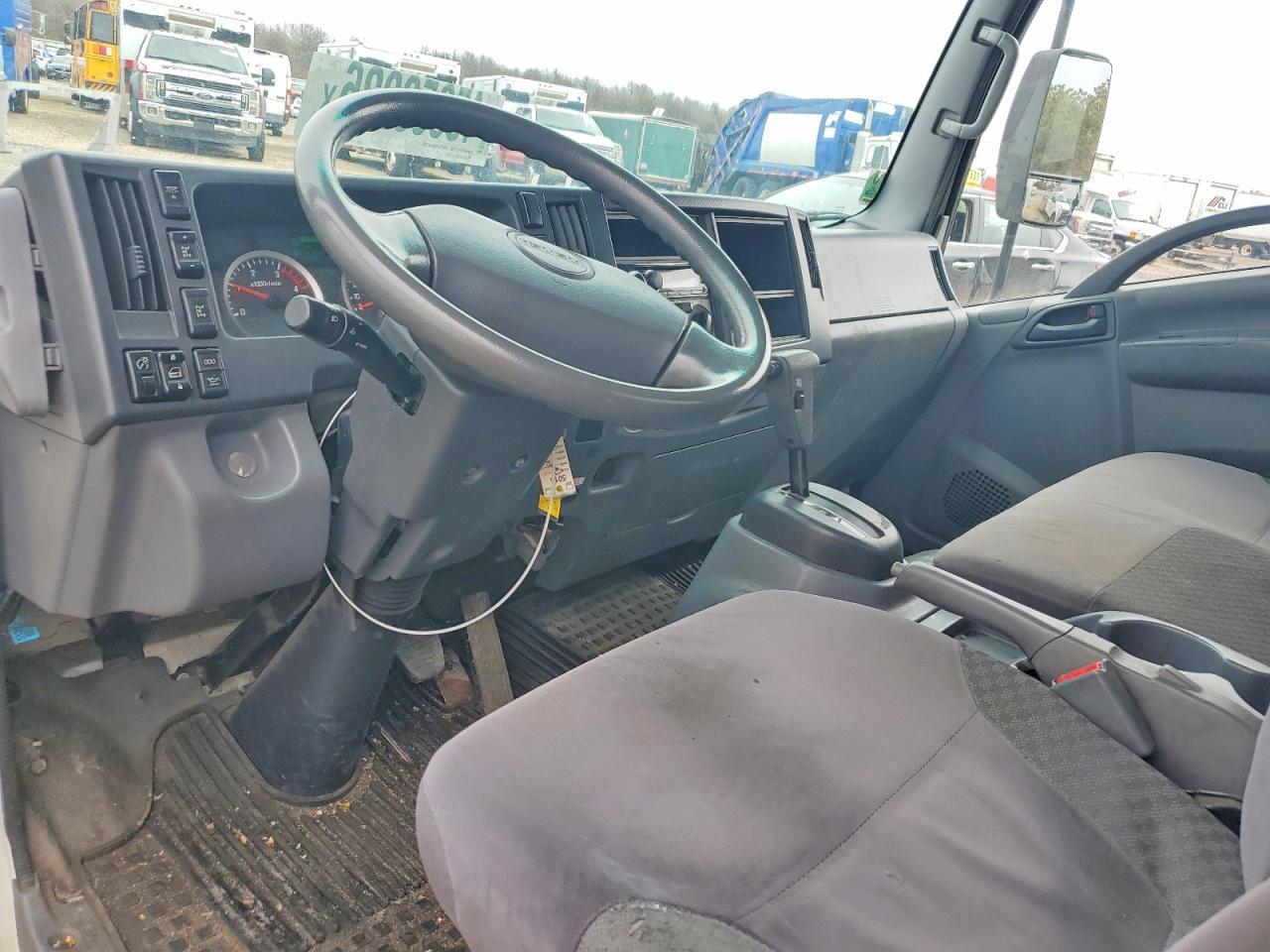 2015 Isuzu NPR HD BOX Truck