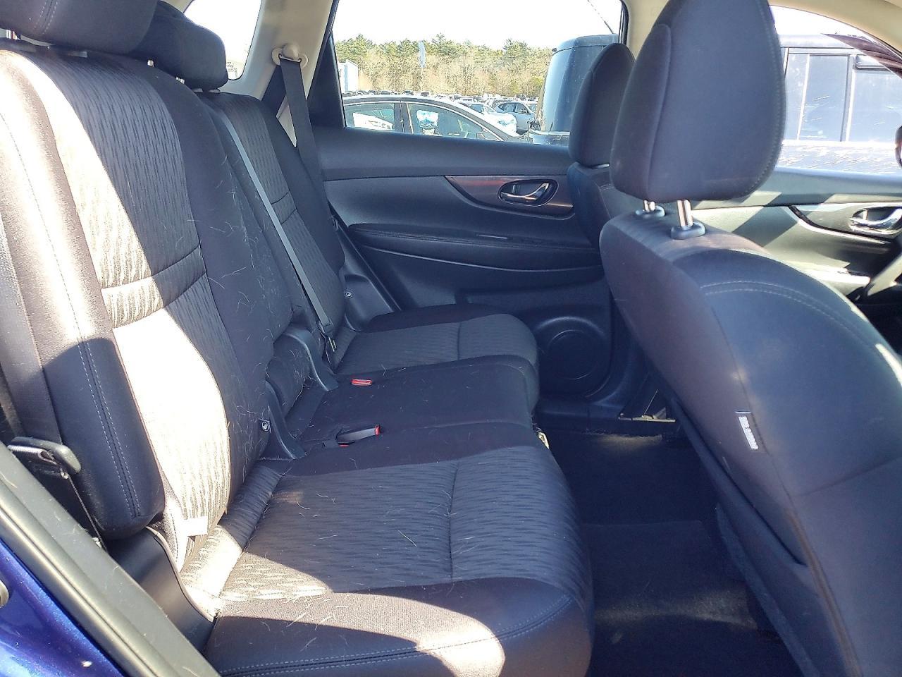 2017 Nissan Rogue sv