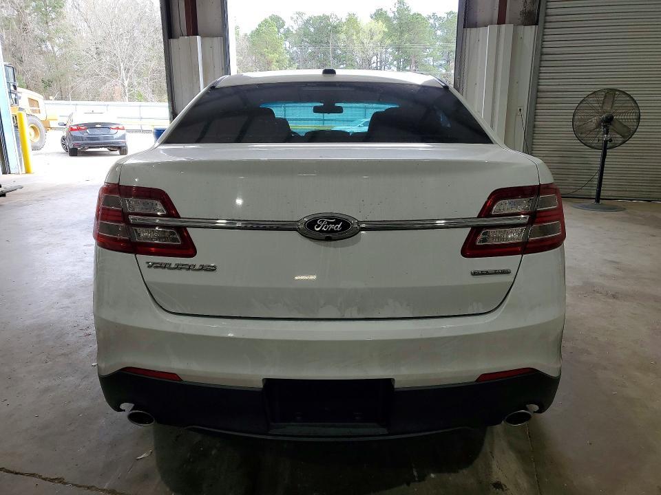 2018 Ford Taurus se