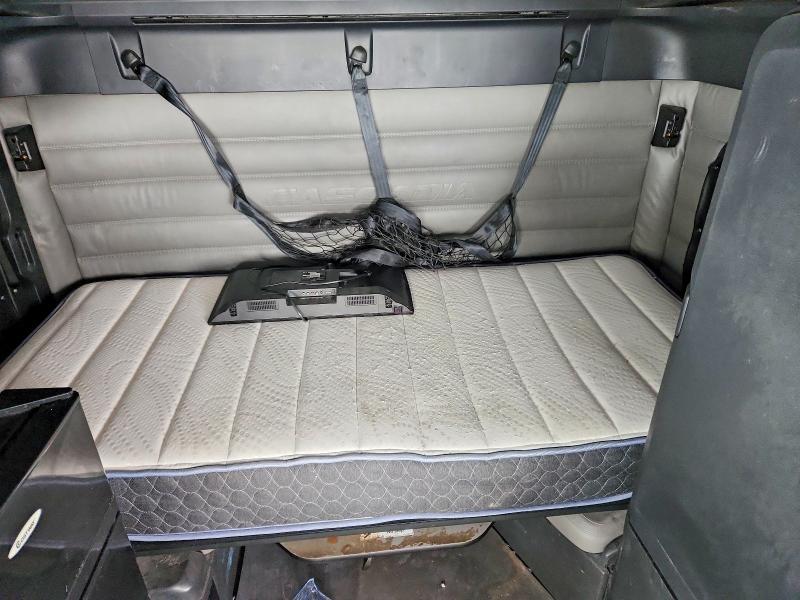 2022 Freightliner Cascadia 1-Semi Truck