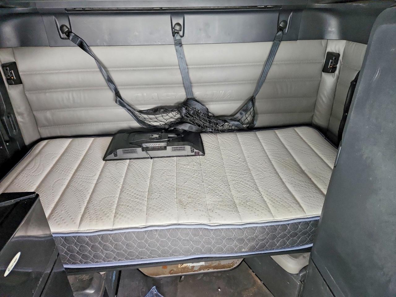 2022 Freightliner Cascadia 1-Semi Truck