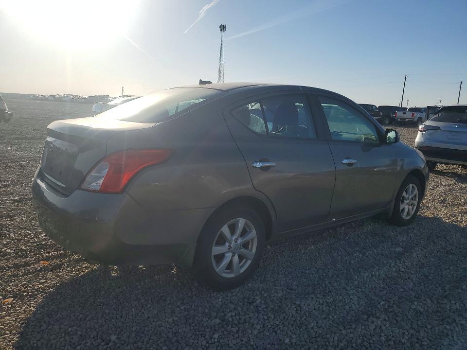 2012 Nissan Versa 1.6 s