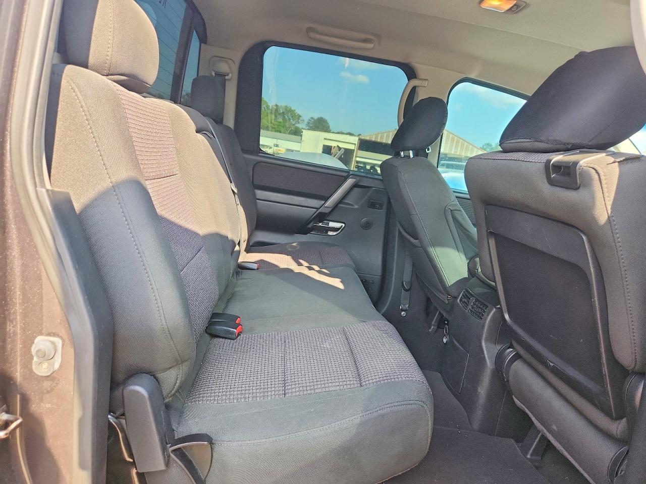 2011 Nissan Titan SV