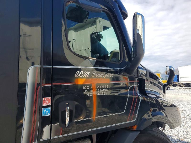2022 Freightliner Cascadia 116 Truck Cab AND Chassis