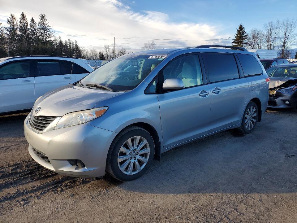 2012 Toyota Sienna le 7-passenger