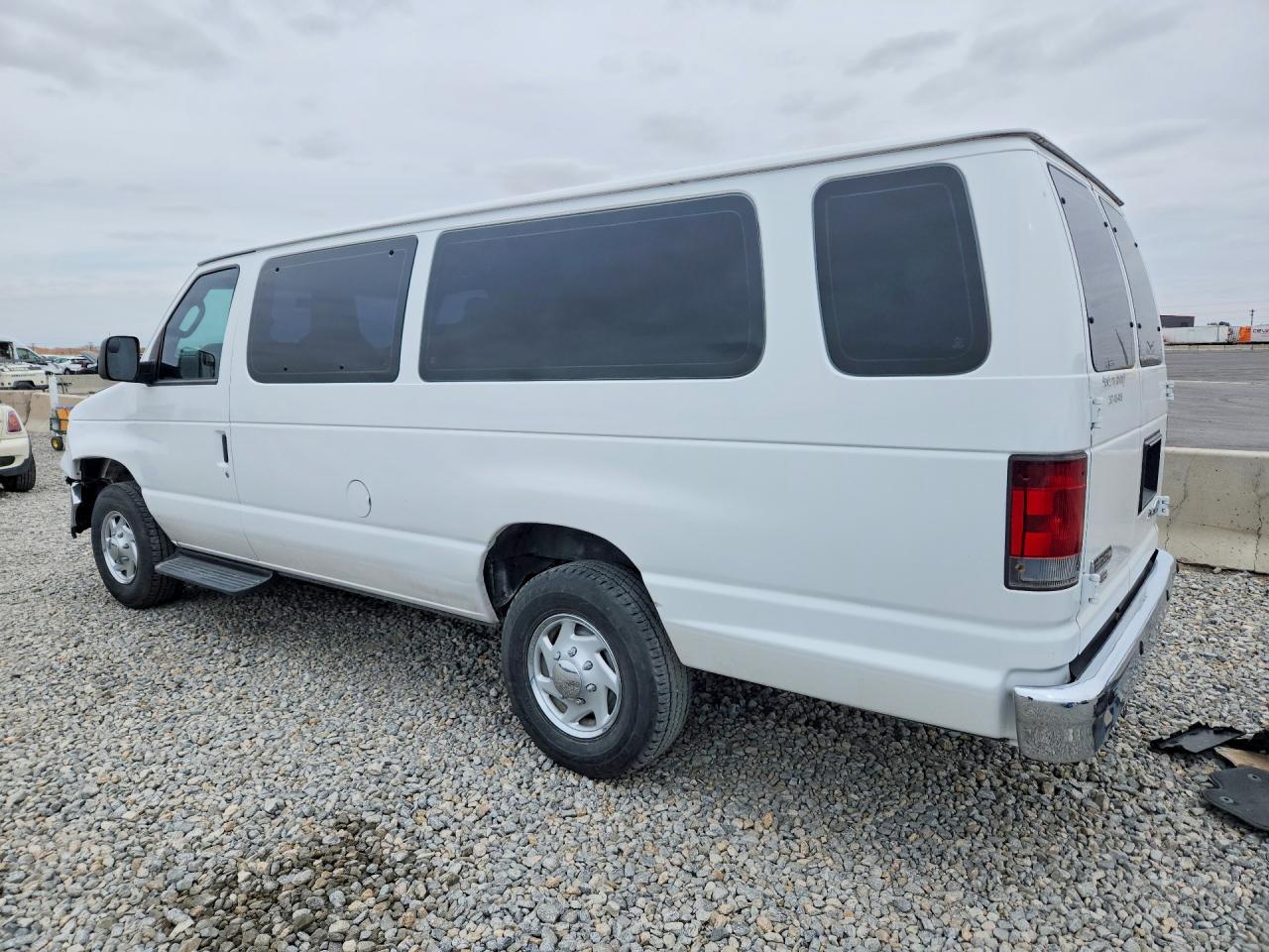 2013 Ford Econoline E350 Super Duty Wagon