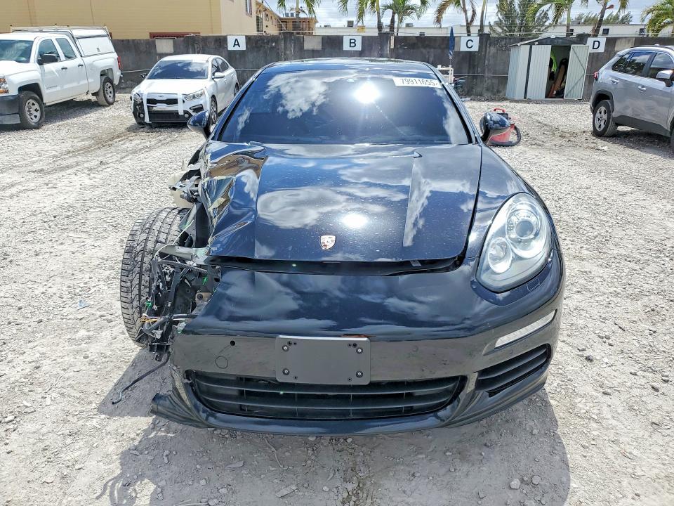 2016 Porsche Panamera 2