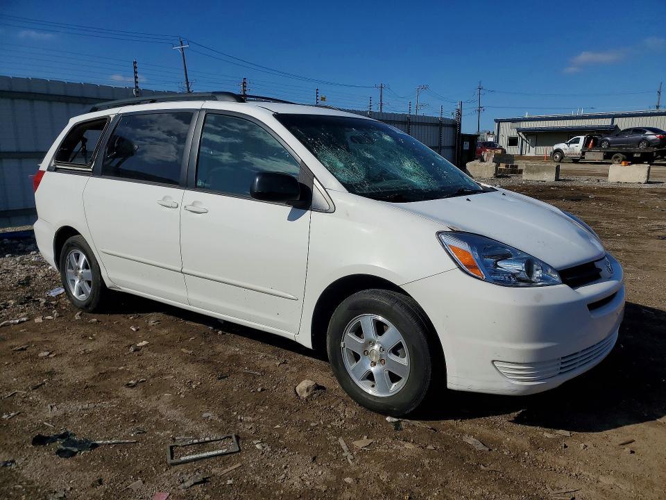 2004 Toyota Sienna le 8 Passenger