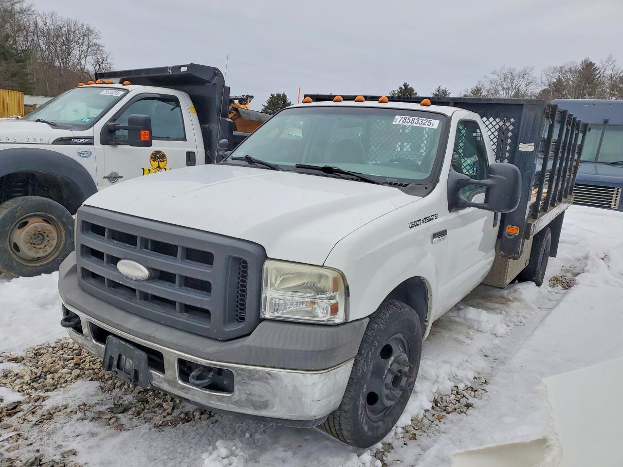 2005 Ford F350 Super Duty Flatbed Truck