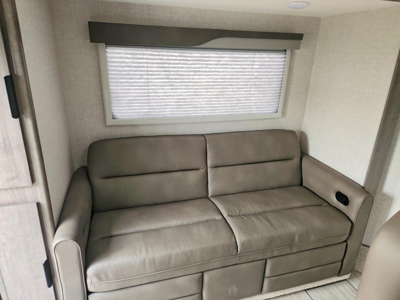 2025 Lance Trailers-Slide-IN Camper