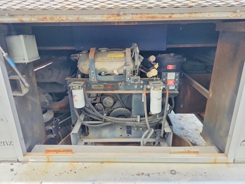 2006 Freigliner Chassis x Line Motor Home