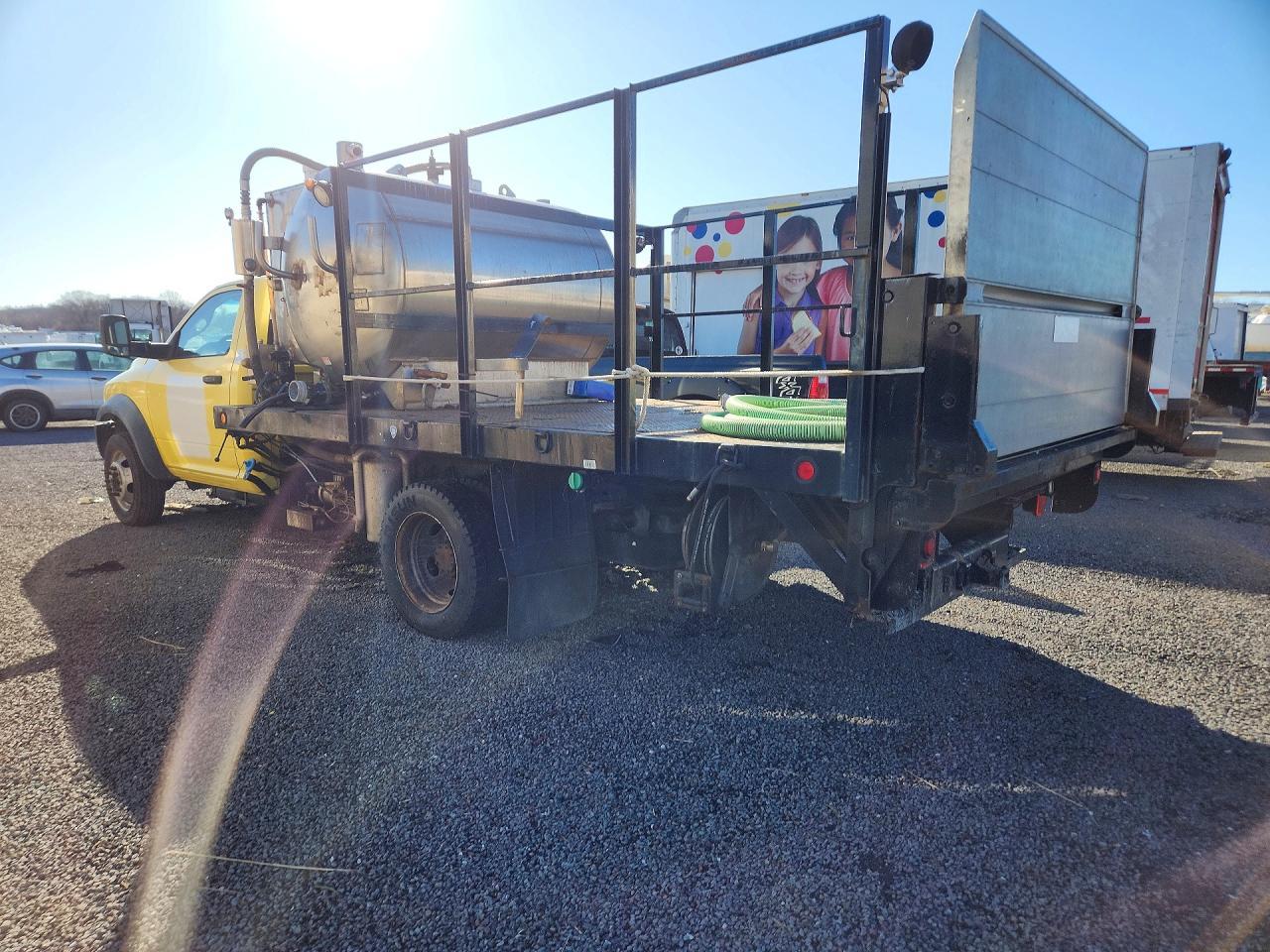 2011 Dodge RAM Chassis Cab Flatbed Truck