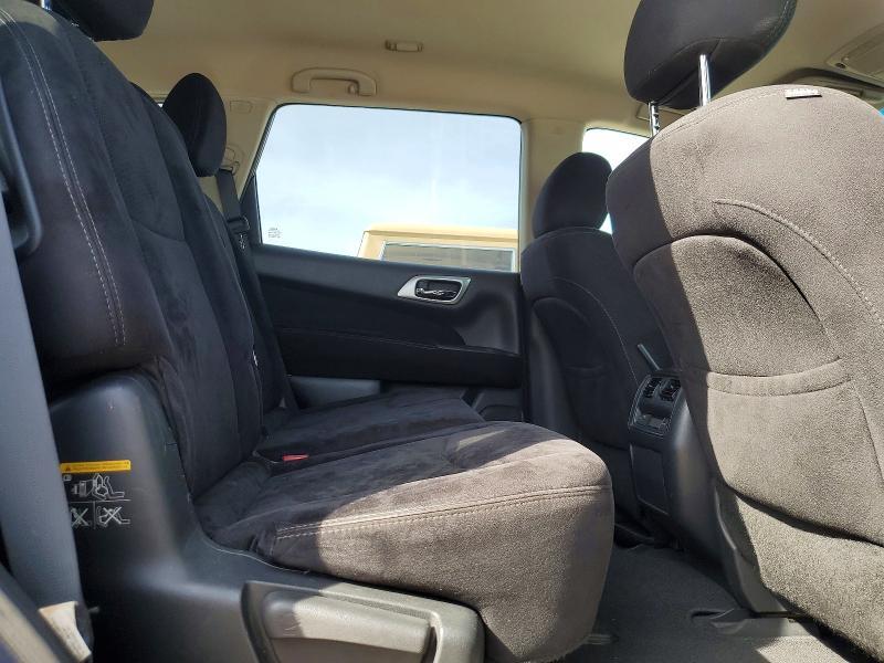 2015 Nissan Pathfinder sv