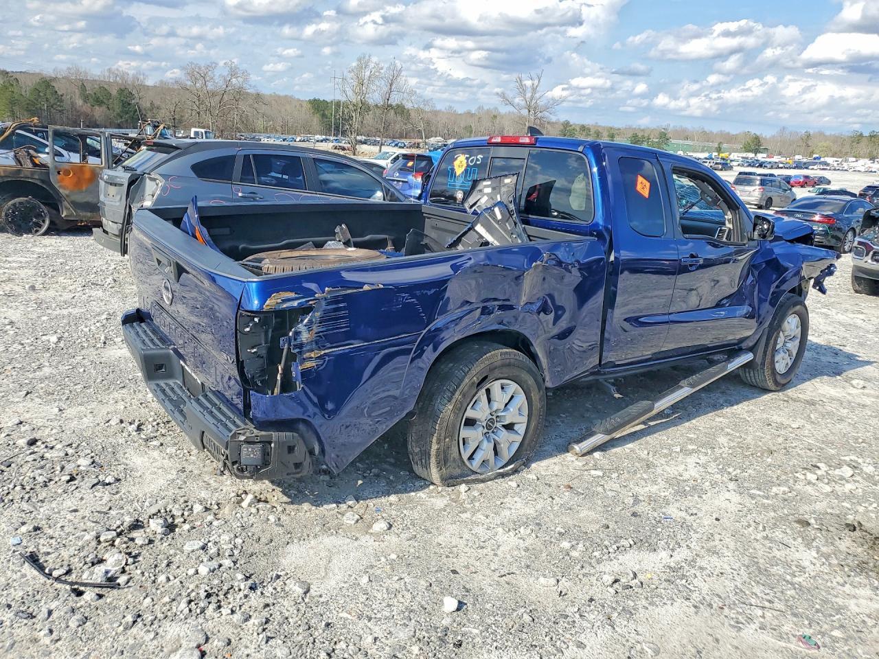 2022 Nissan Frontier SV