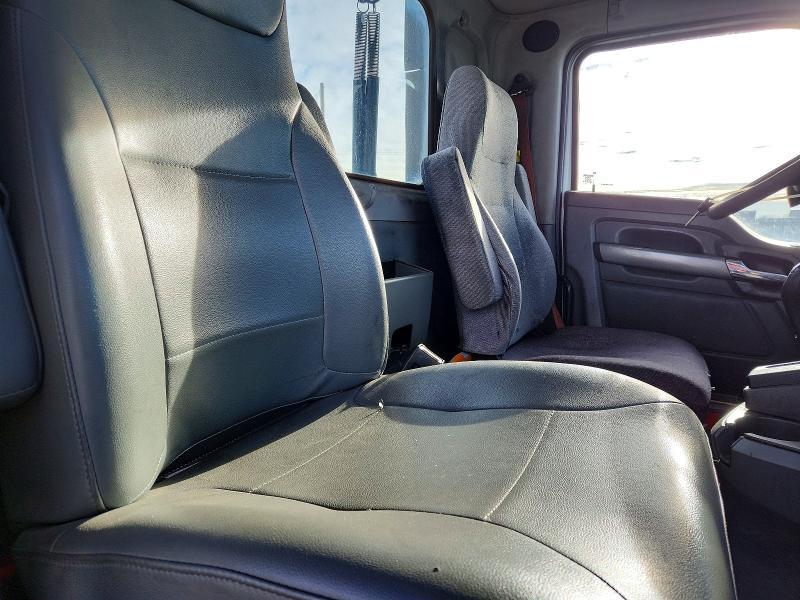 2015 Kenworth T680 Semi Truck