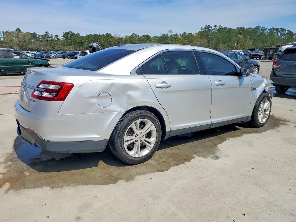 2016 Ford Taurus se