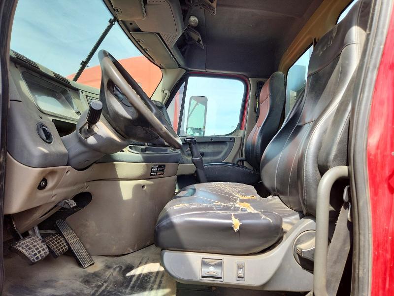 2011 Freightliner Cascadia Semi Truck