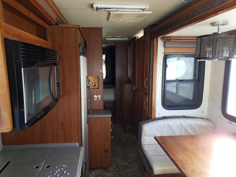 2004 Freightliner Chassis xc rv