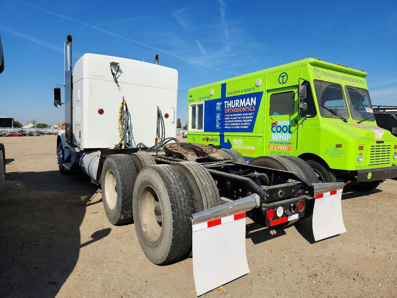 2015 Kenworth T880 Semi Truck