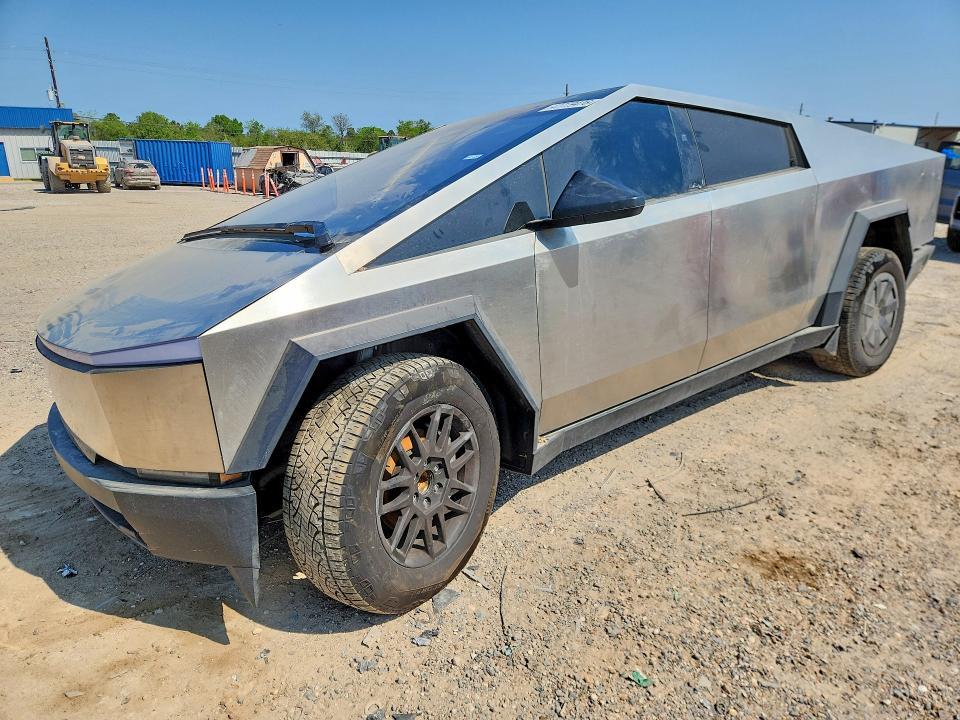2025 Tesla Cybertruck