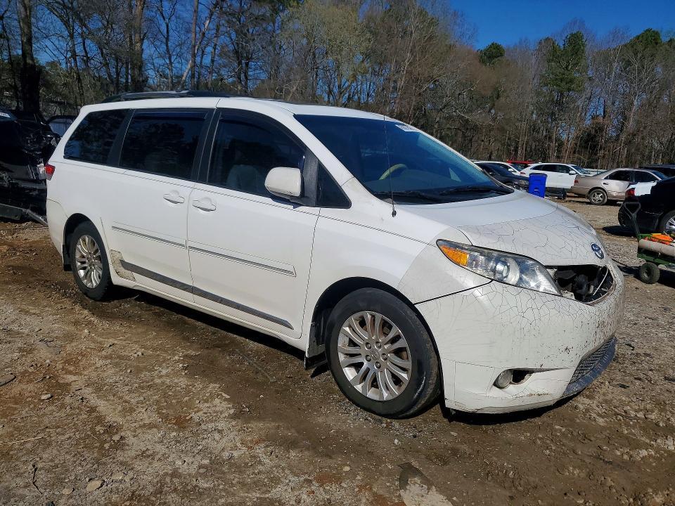 2012 Toyota Sienna xle 8-passenger