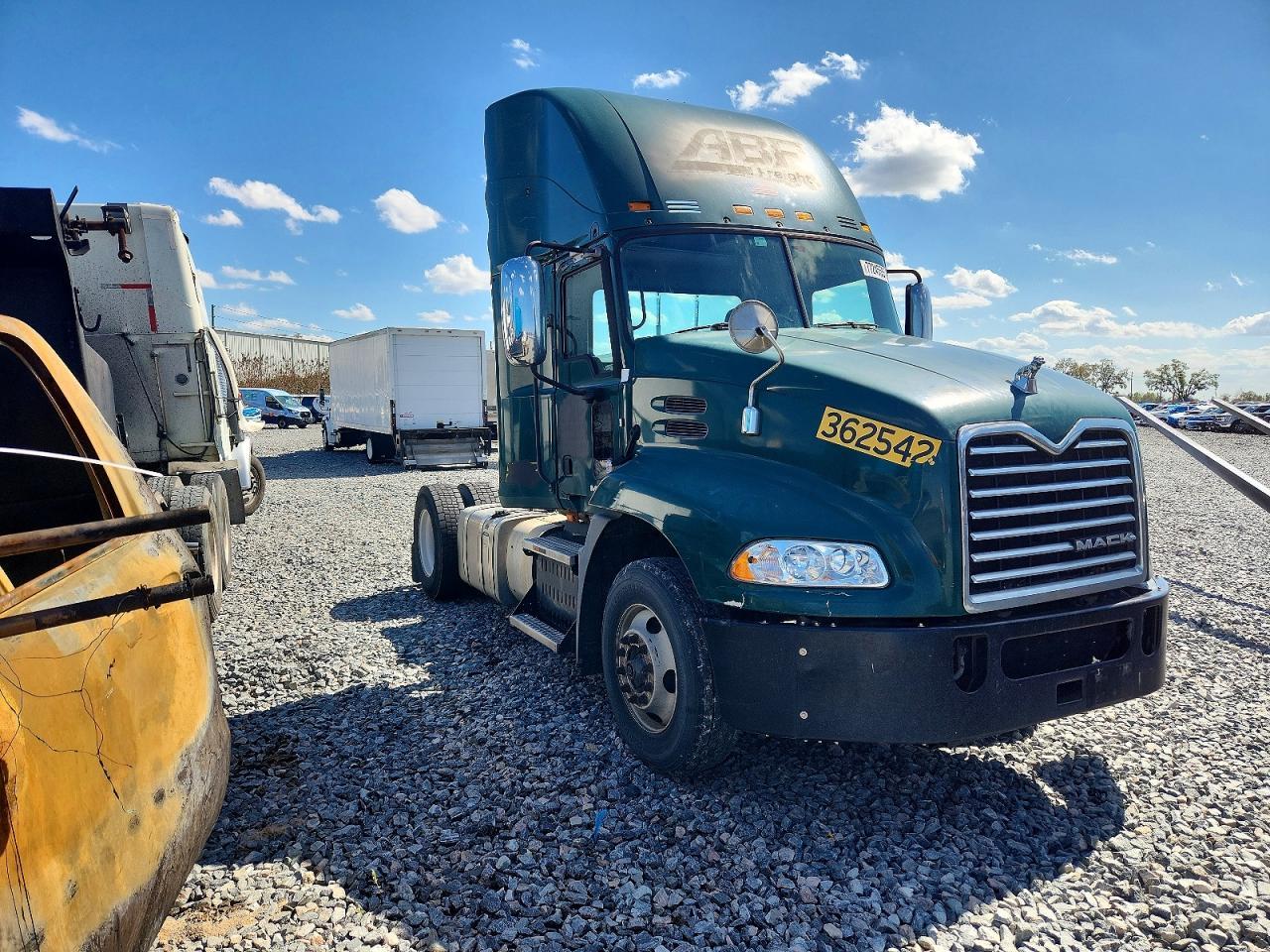 2017 Mack CXU612 Semi Truck