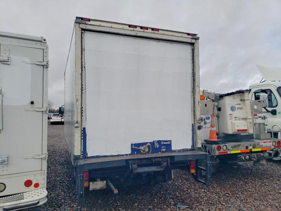 2011 Isuzu NPR BOX Truck