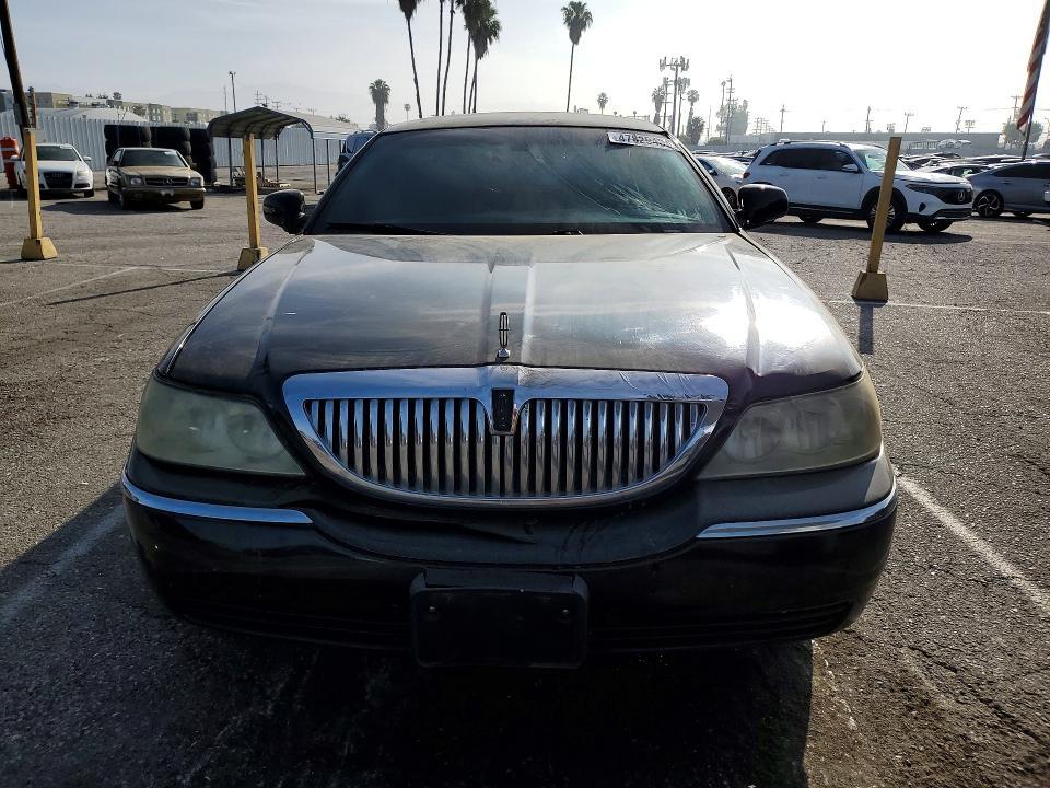 2011 Lincoln Town car Signature Limited