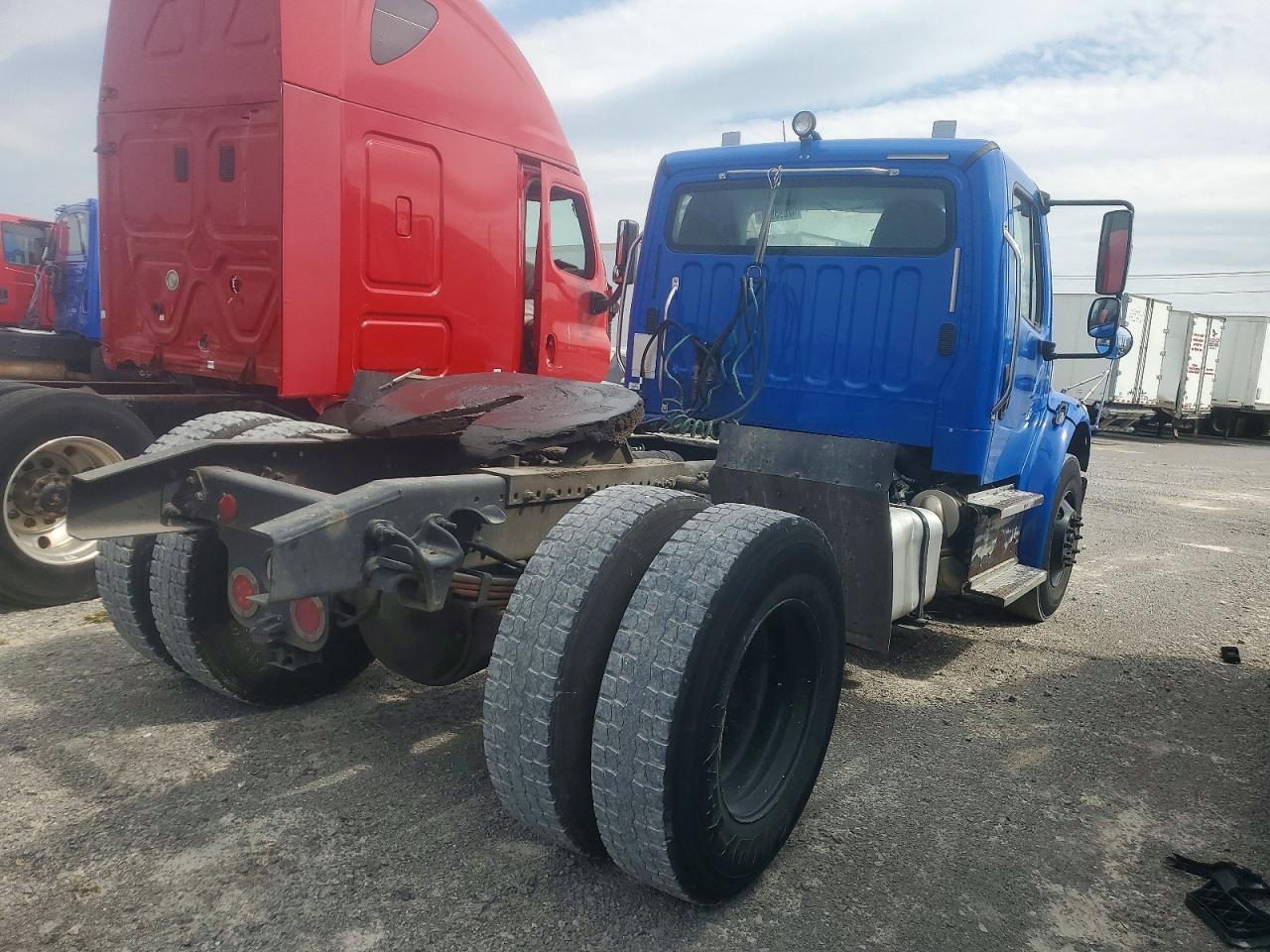 2015 Freightliner Business Class M2 Semi Truck