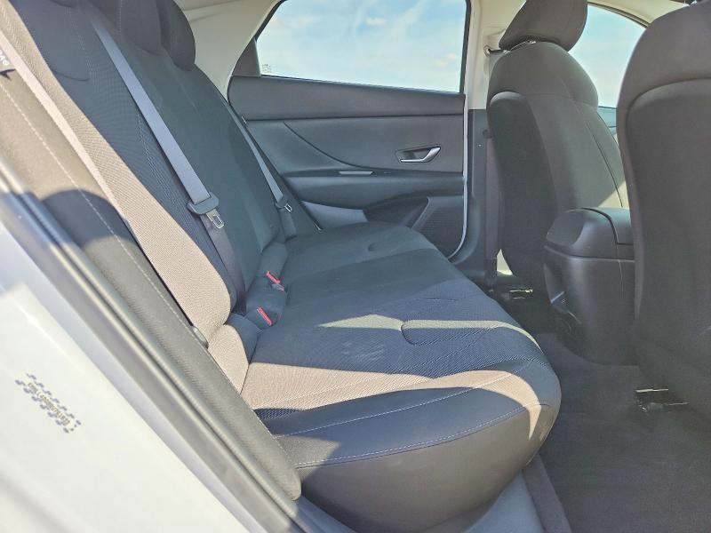 2024 Hyundai Elantra se