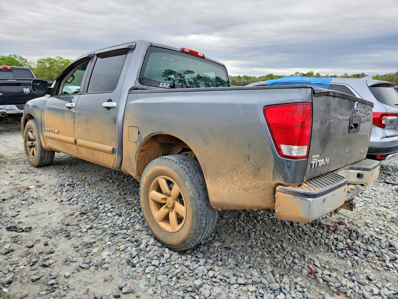 2014 Nissan Titan SV