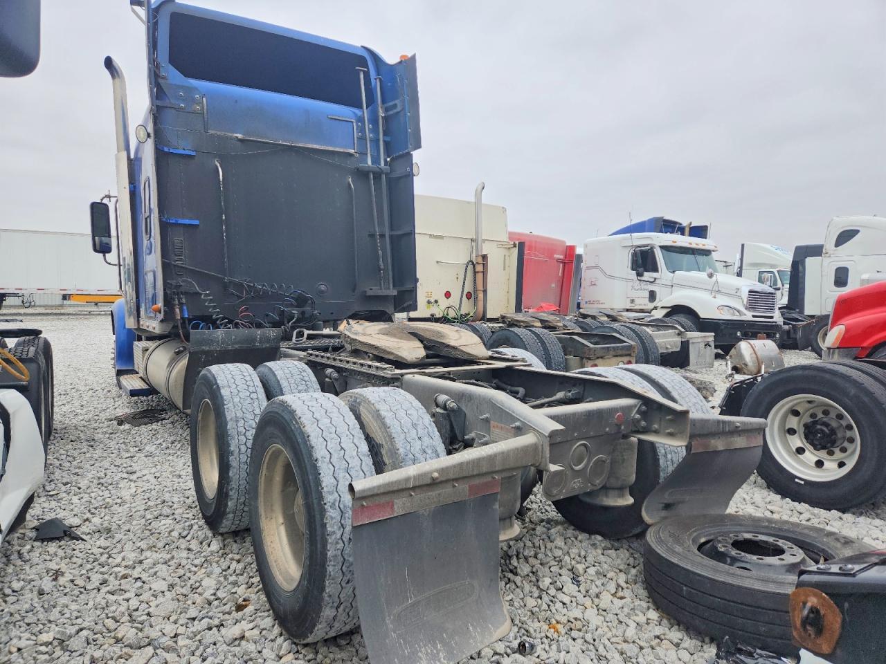 2020 Freightliner Coronado Semi Truck