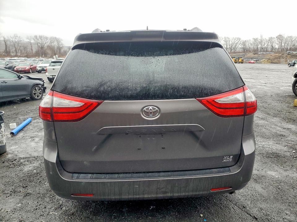 2018 Toyota Sienna xle 7-passenger
