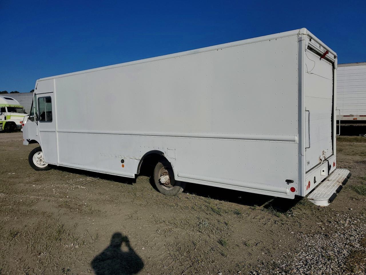 2012 Freightliner MT45G Chassis Delivery Truck