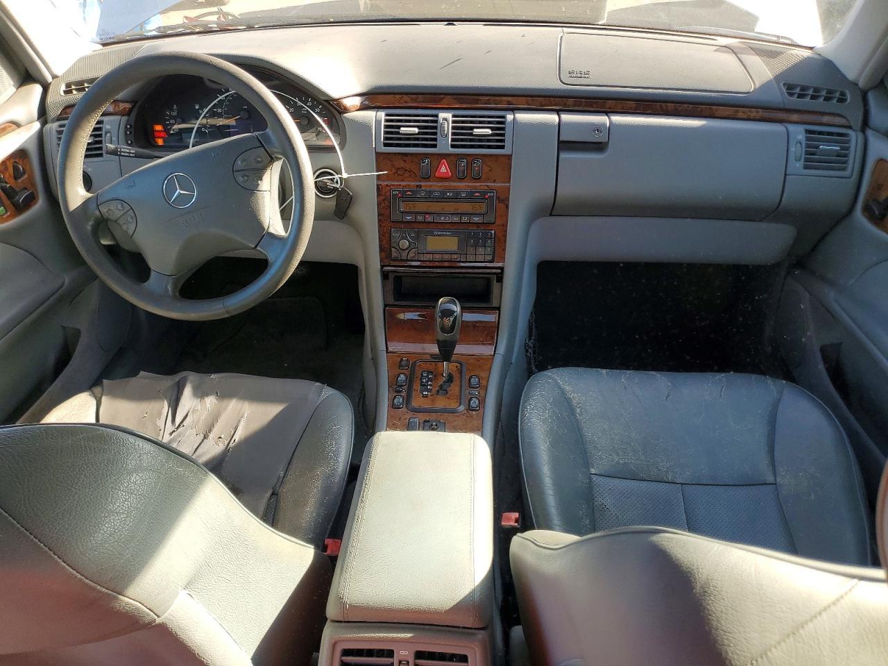 2001 Mercedes-Benz E 320