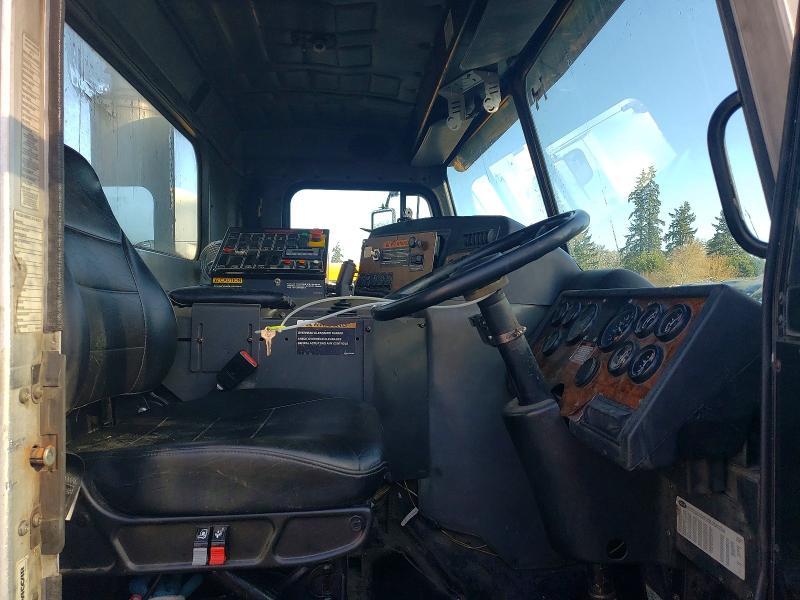 2007 Peterbilt 320 Refuse Truck