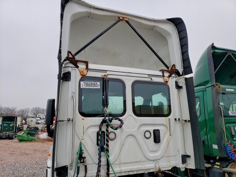 2017 Freightliner Cascadia 1-semi Truck