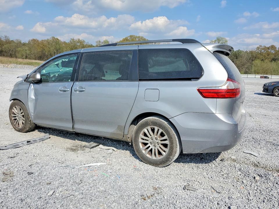 2015 Toyota Sienna xle 8-passenger