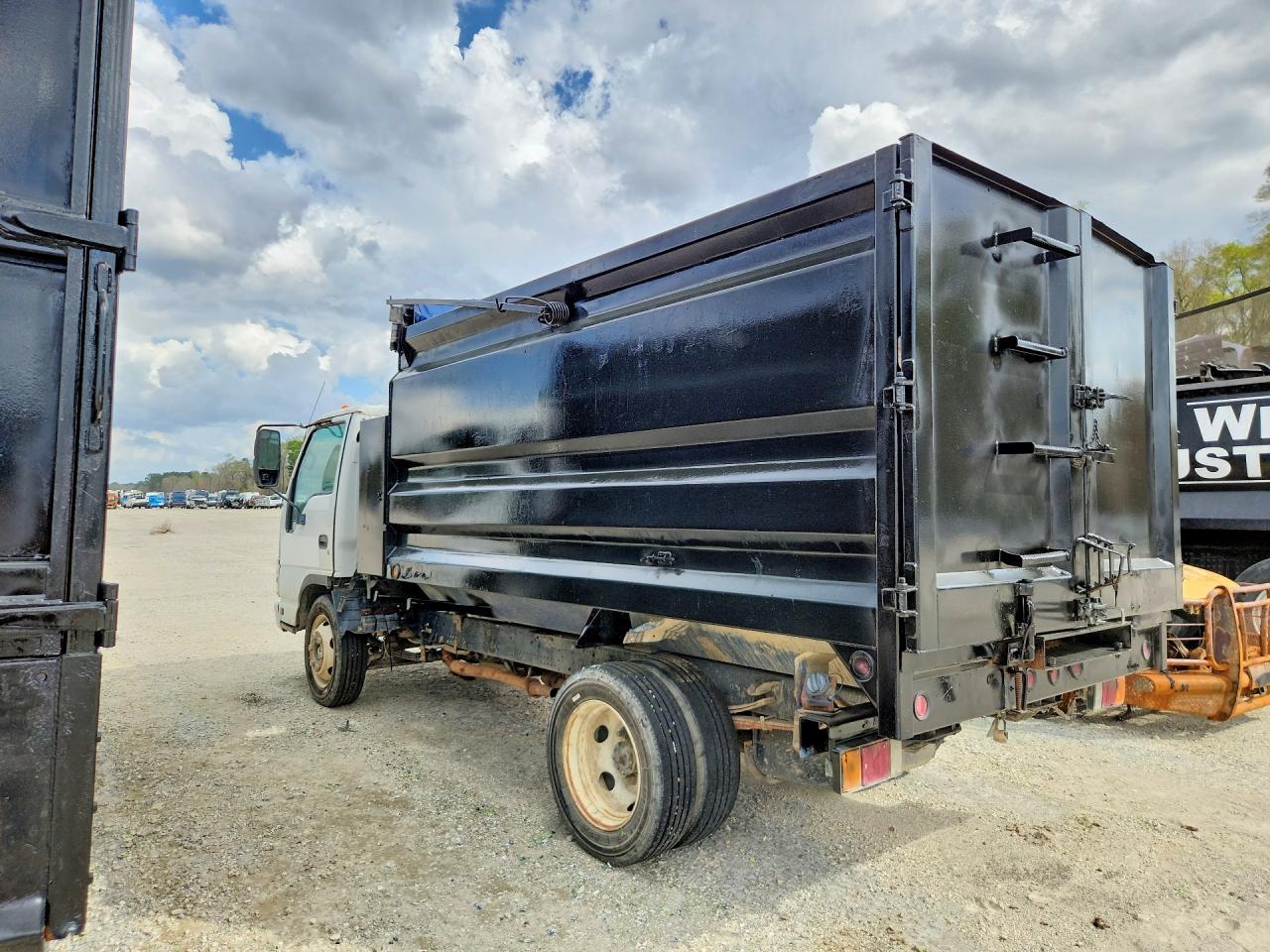 2007 Isuzu NPR Refuse Truck
