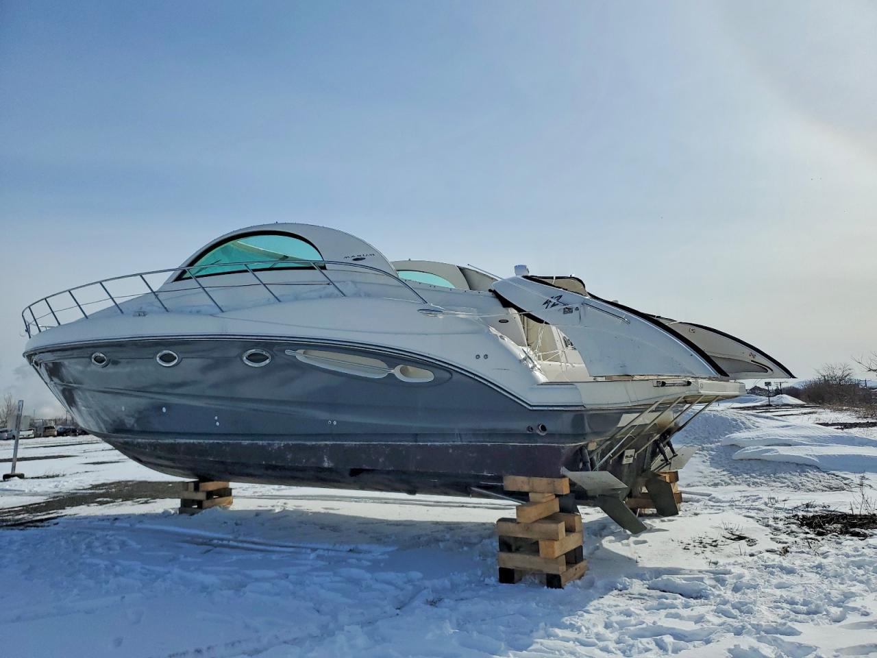 2004 Maxum Boat-Boat