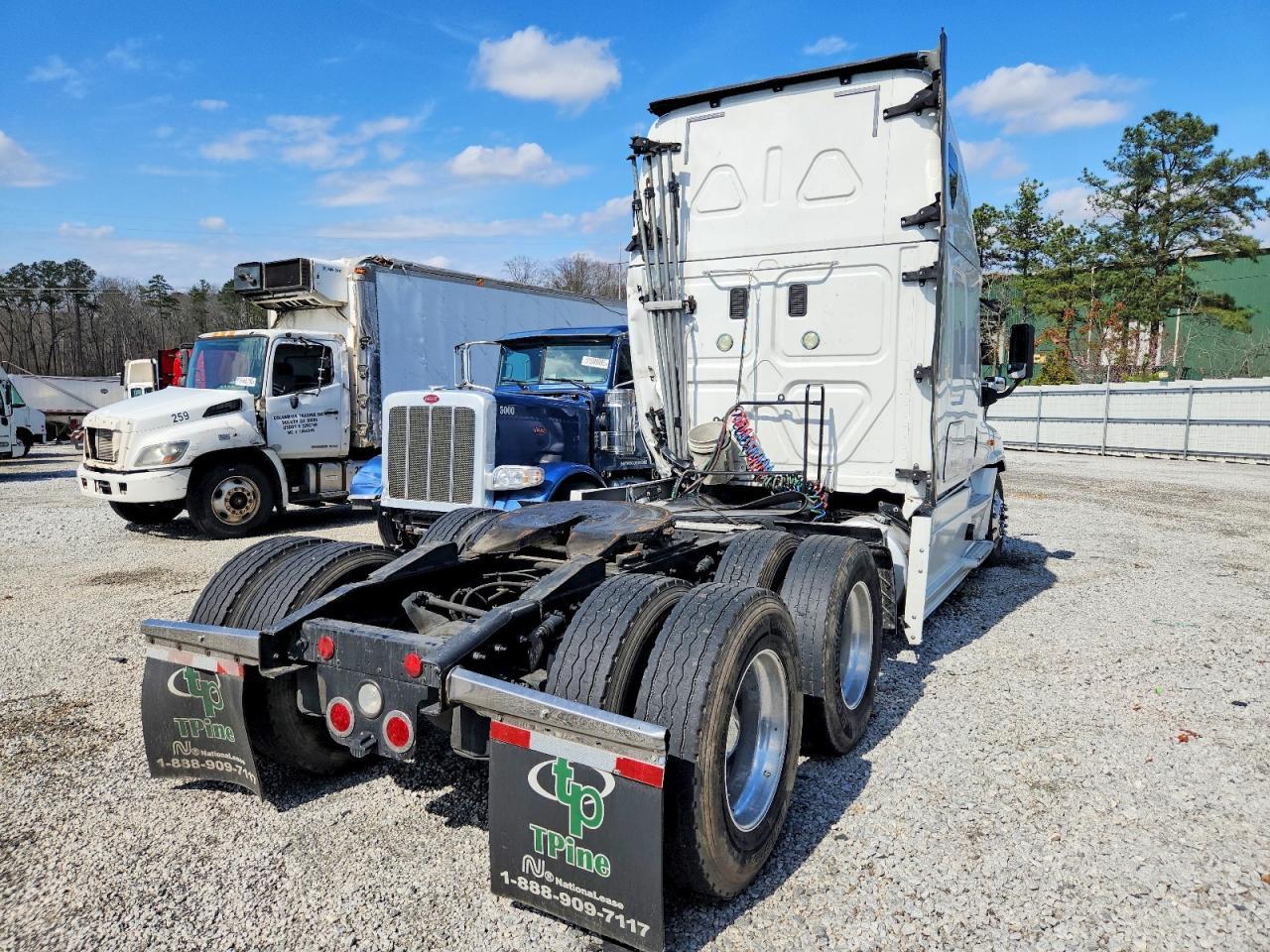 2017 Freightliner Cascadia 125 Semi Truck