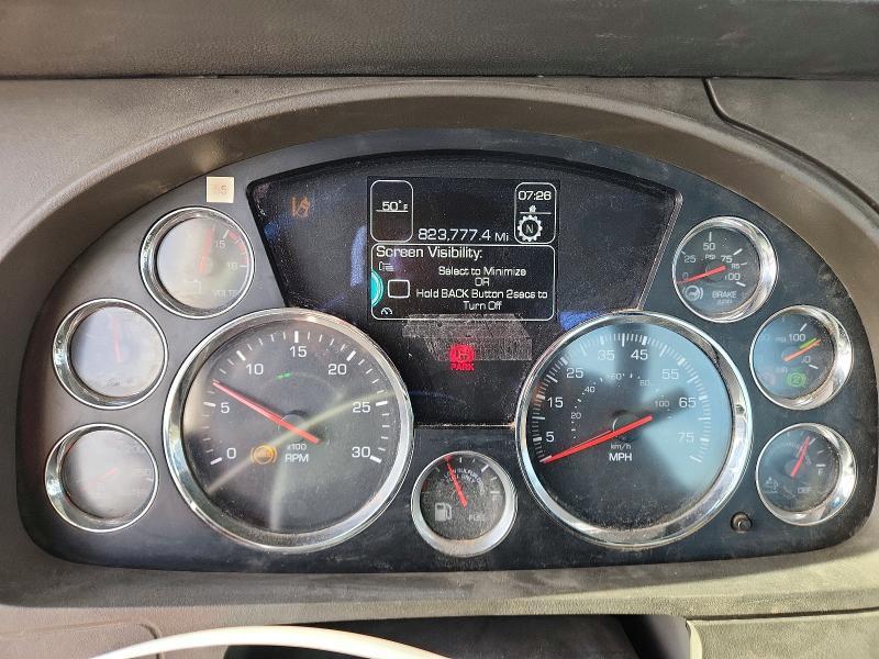 2014 Kenworth T680 Semi Truck