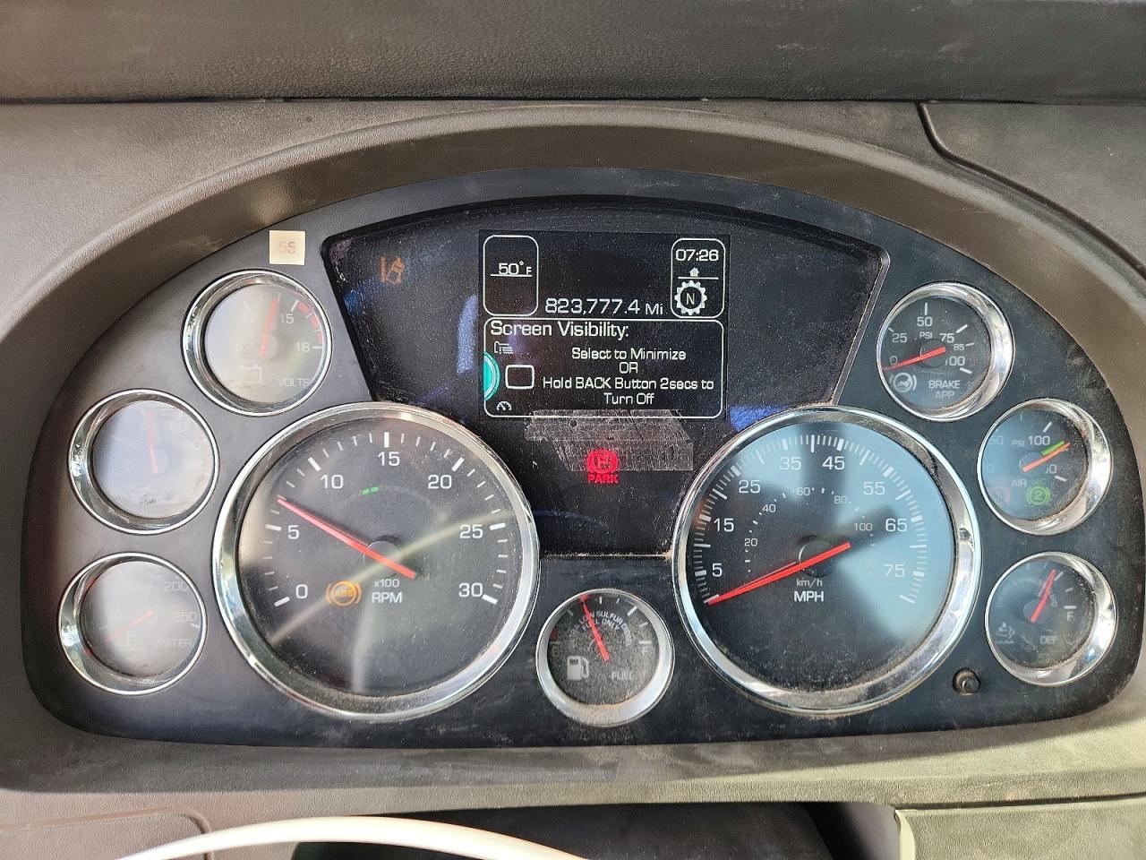 2014 Kenworth T680 Semi Truck