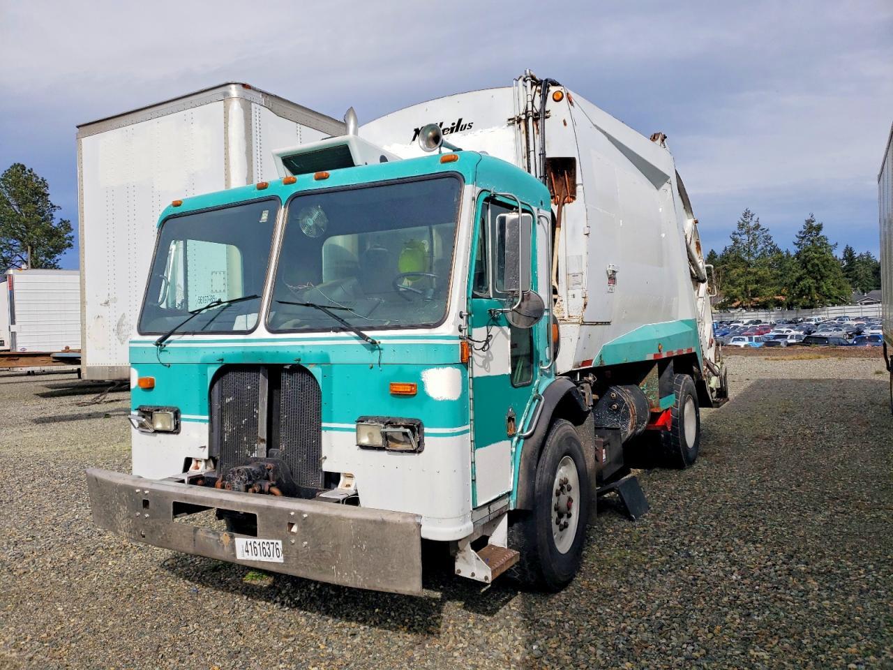 1998 Peterbilt 320